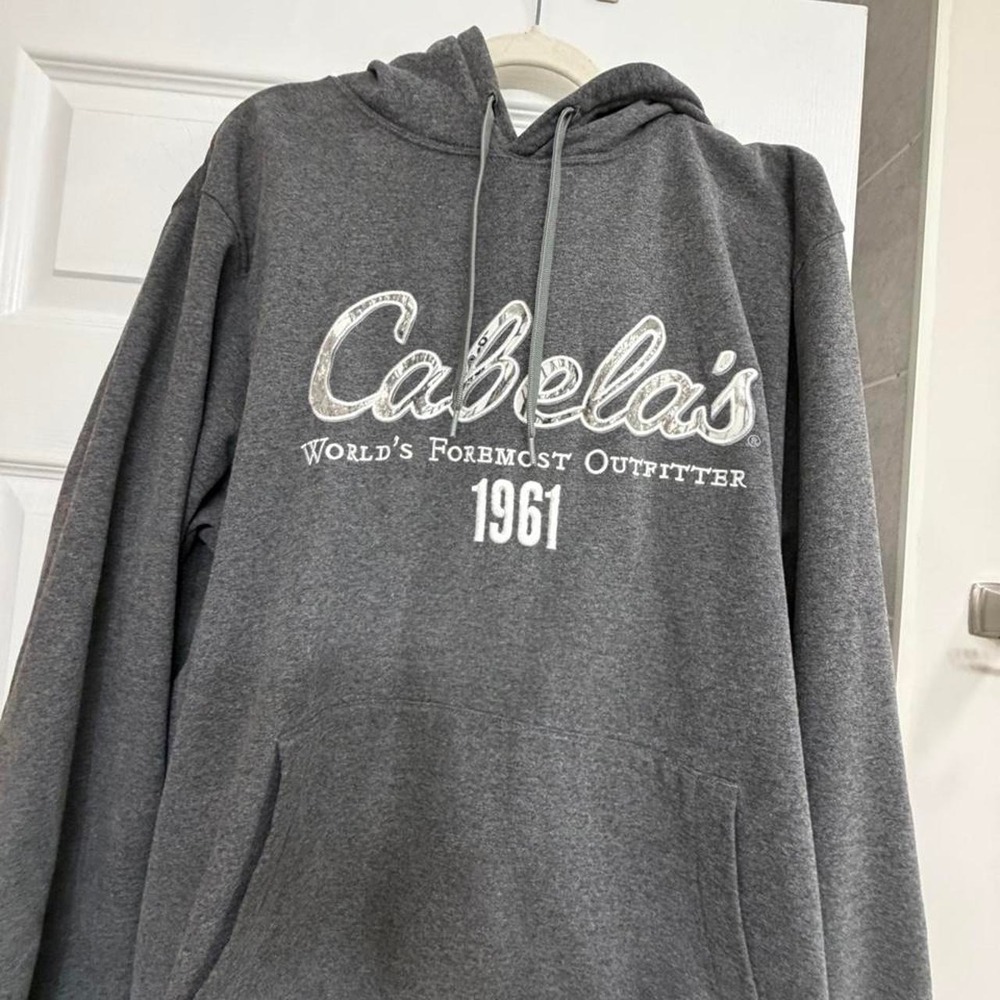 Cabelas Mens Gray Worlds Foremost Outfitter 1961 Graphic Hoodie Size L lol